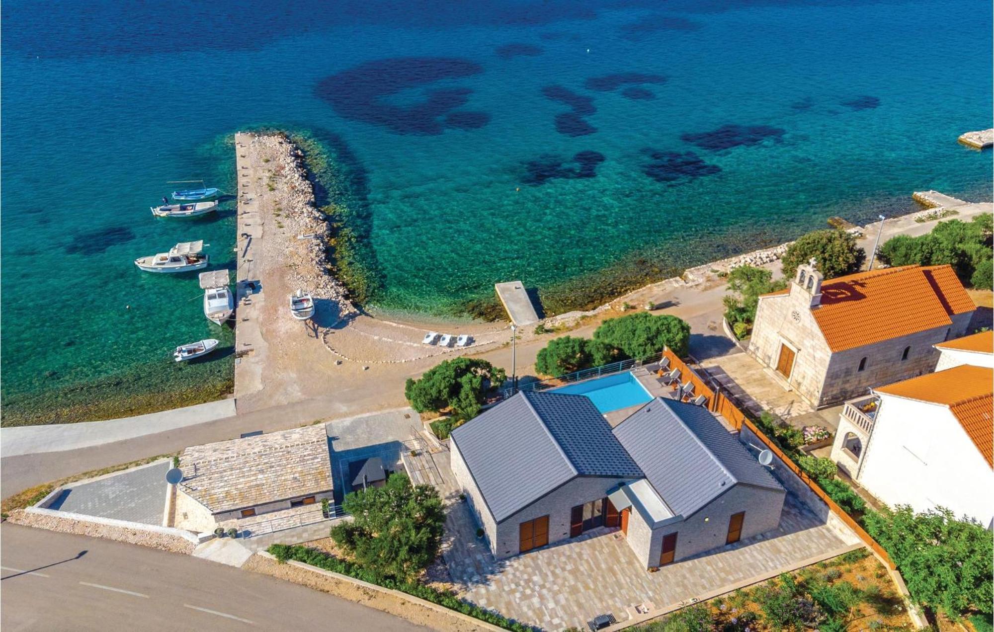 Nice Home In Kneze With Wifi Pupnat Exterior photo