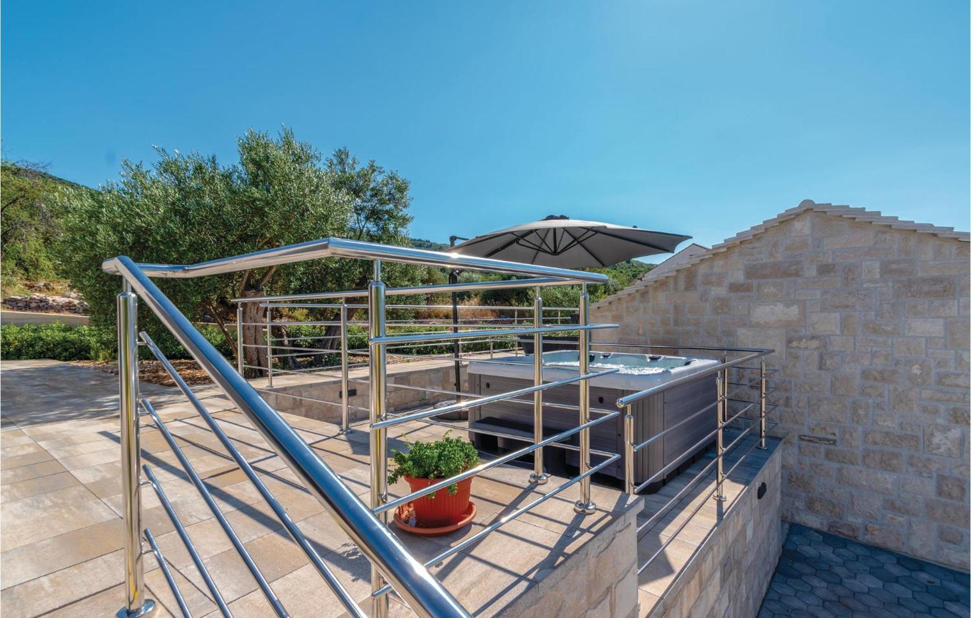 Nice Home In Kneze With Wifi Pupnat Exterior photo