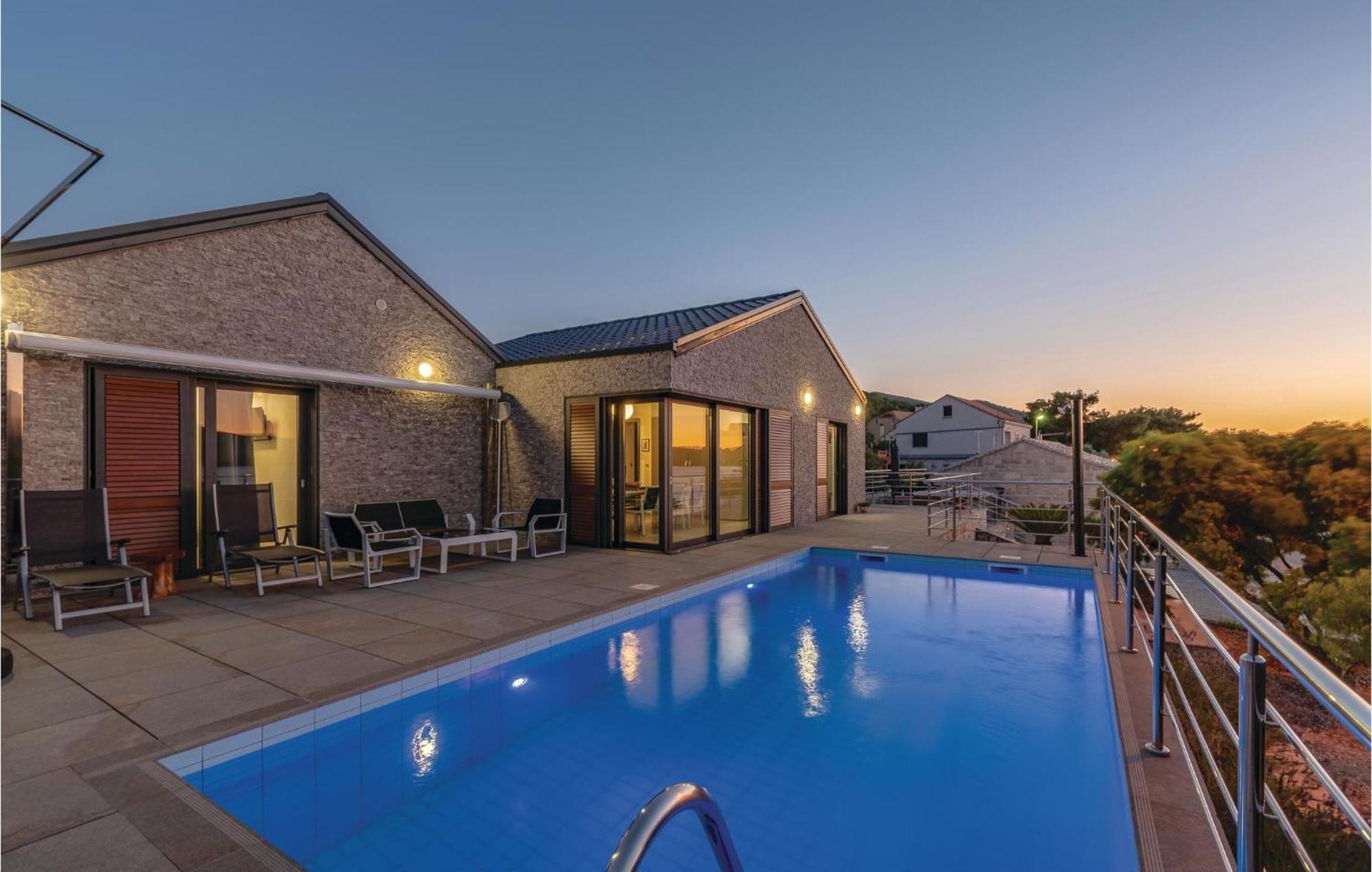 Nice Home In Kneze With Wifi Pupnat Exterior photo
