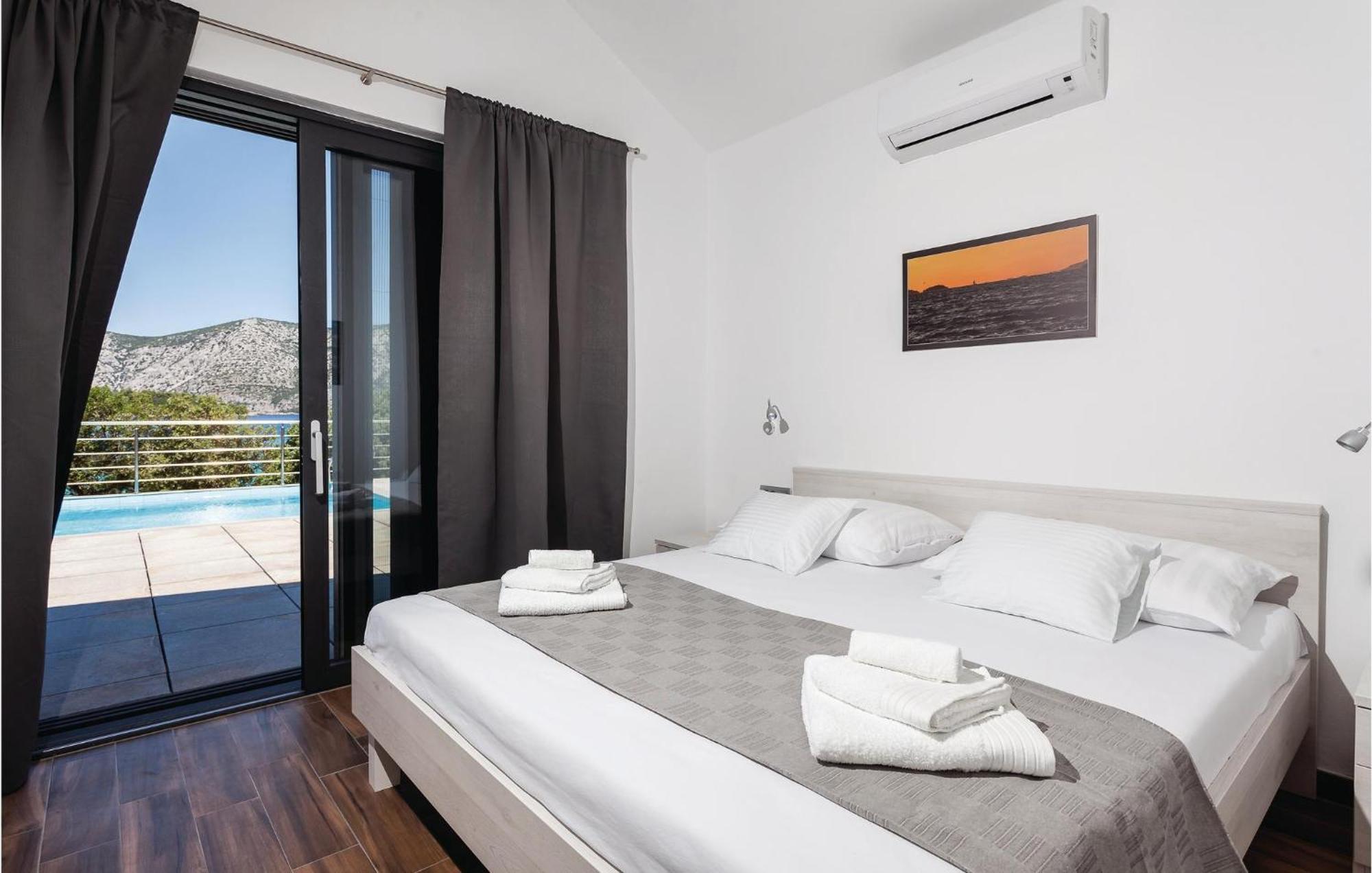 Nice Home In Kneze With Wifi Pupnat Exterior photo